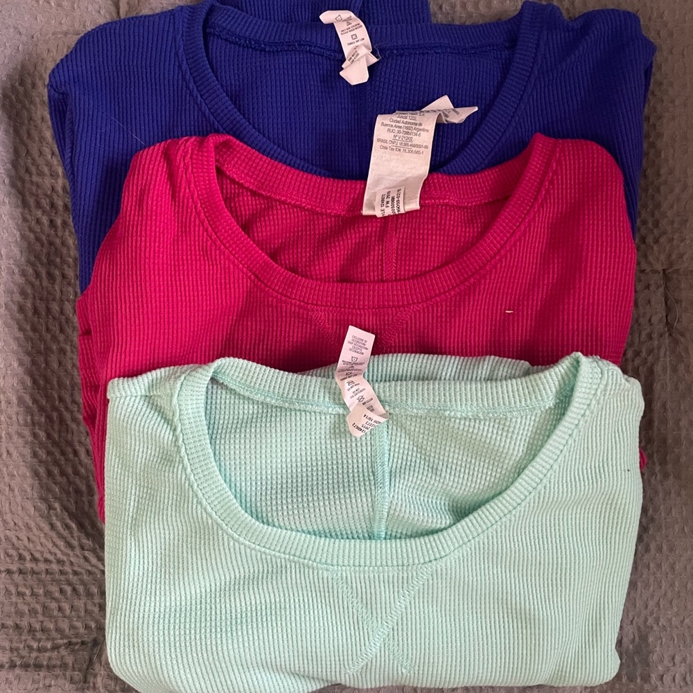 Womens UA thermal long sleeve size medium